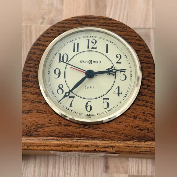 Howard Miller Mantle Clock Wood Case Rare Vintage Quartz Clock